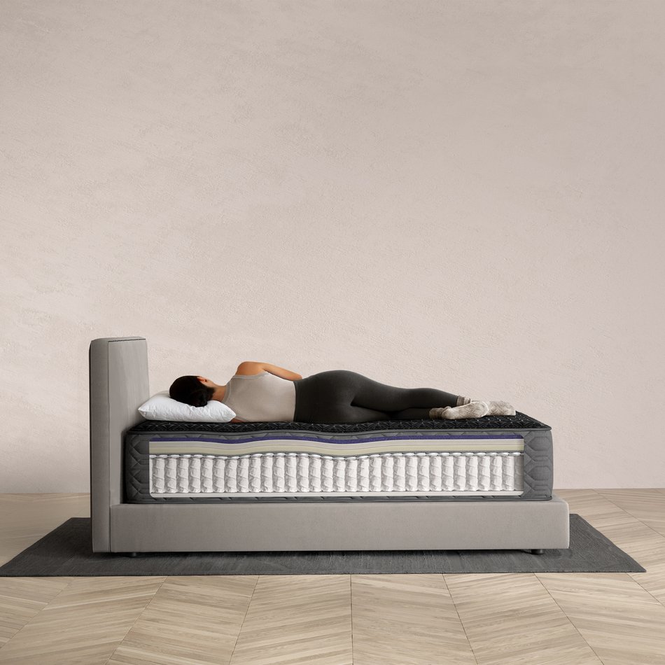 Beautyrest Black Hybrid Series Three Hybrid Medium King Mattress