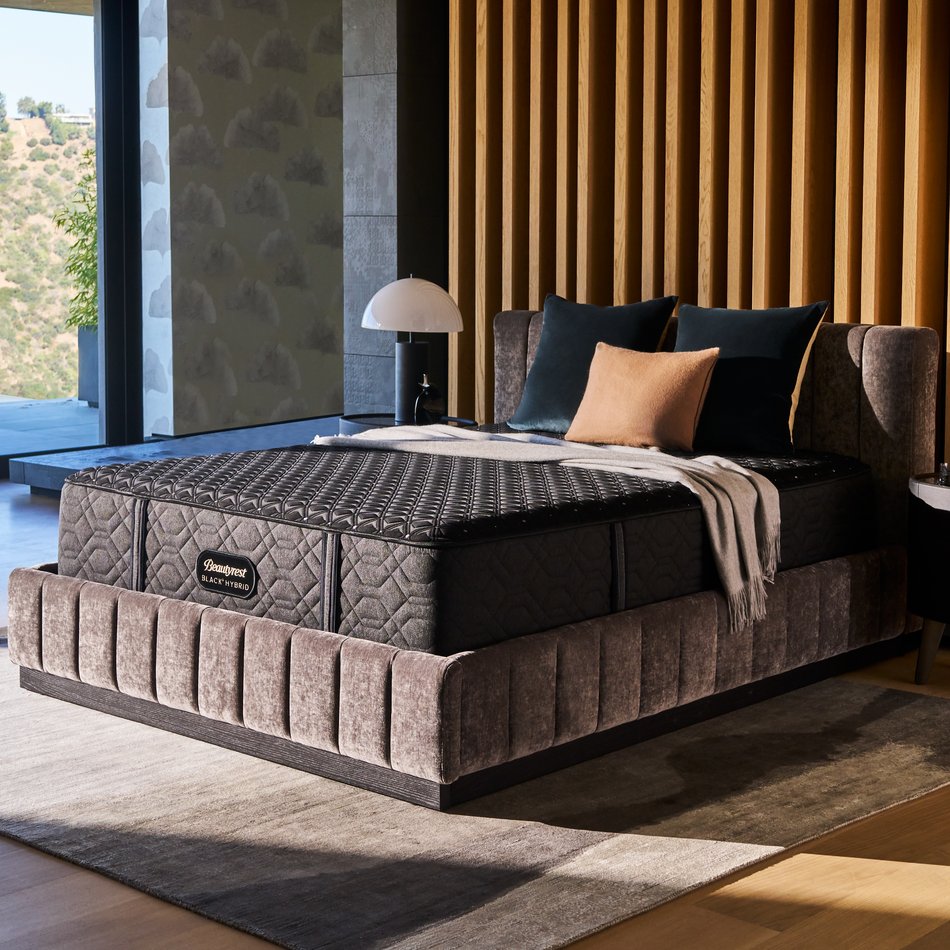 Beautyrest Black Hybrid Series Three Hybrid Medium King Mattress